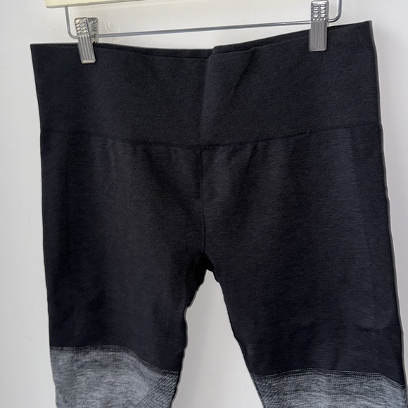 Lululemon Cropped Workout Pants NWOT - Picture 4 of 9
